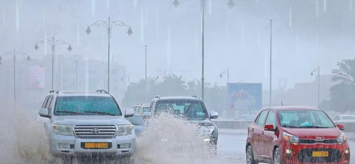 ওমানে আবহাওয়া সতর্কতা জারি, প্রবাসীরা সাবধান
