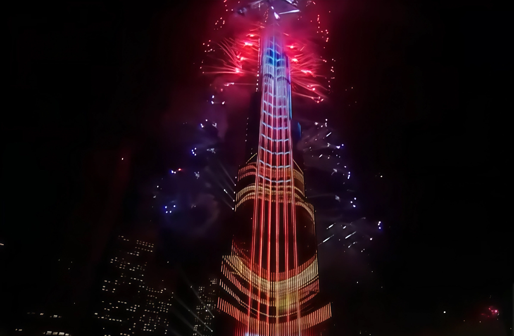 বুর্জ খলিফার সামনের বসে নতুন বছর উদযাপনের দৃশ্য দেখতে খরচ করতে হবে ১২ হাজার দিরহাম!