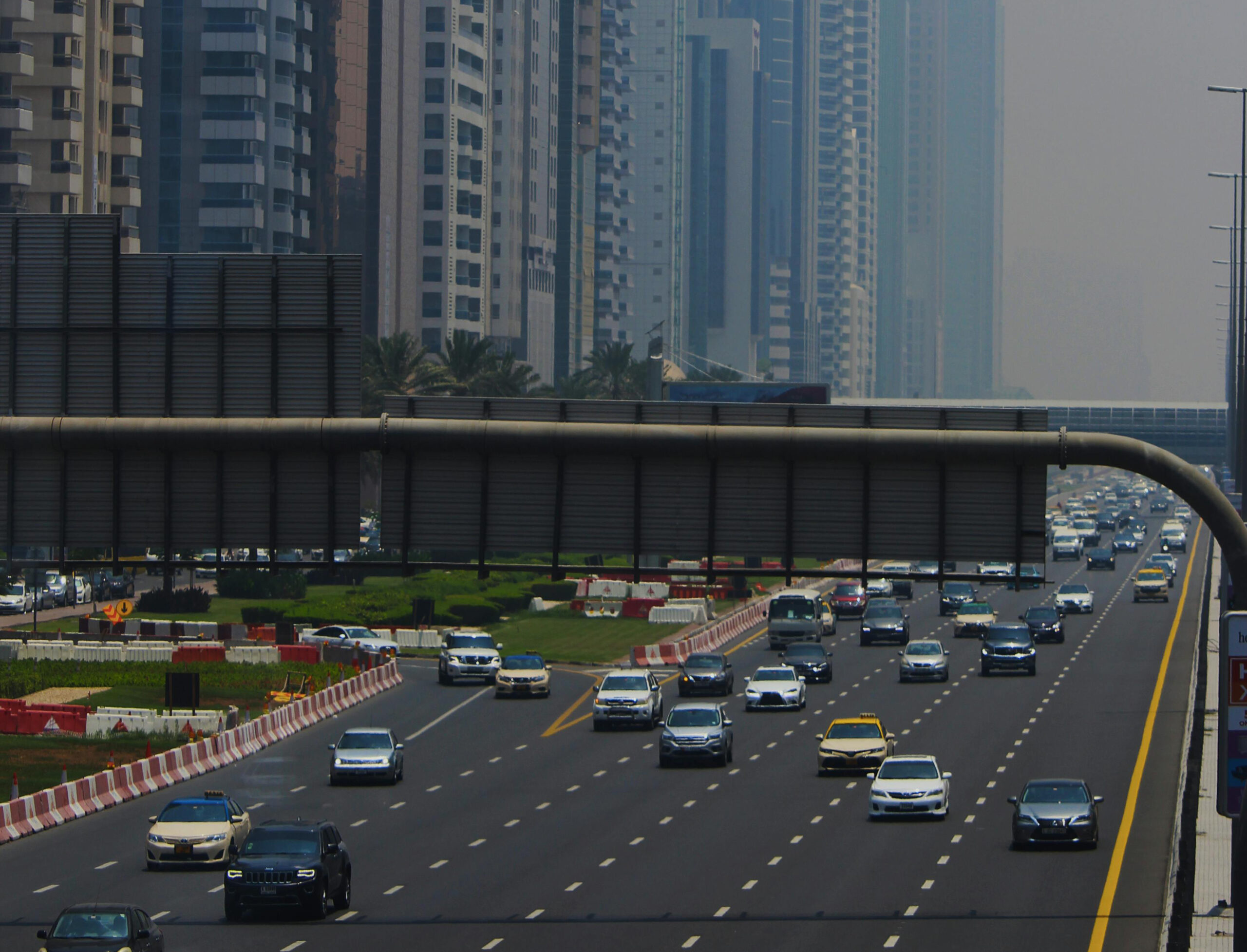 দুবাইয়ে টানা ৪ দিন ট্র্যাফিক জ্যামের সতর্কতা জারি করেছে আরটিএ