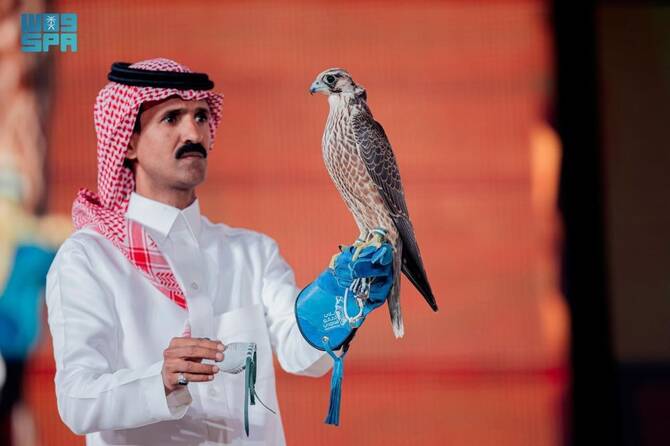 সৌদিতে বাজপাখির নিলামে বিক্রি হলো ৬.৪ মিলিয়ন রিয়াল