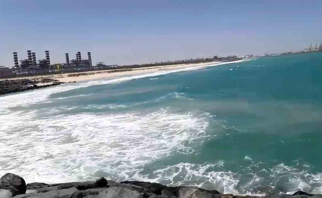 আমিরাতে অস্থির আবহাওয়া ও তীব্র বাতাস বইছে