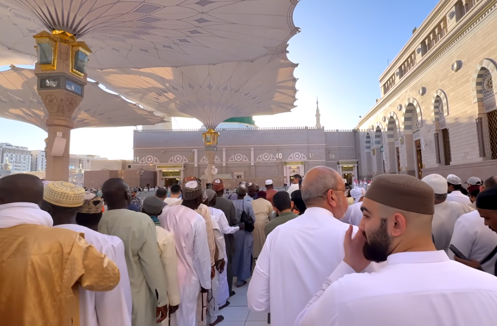 রমজানে নামাজের জন্য বাইরের লাউডস্পিকার নিষিদ্ধ করল সৌদি আরব