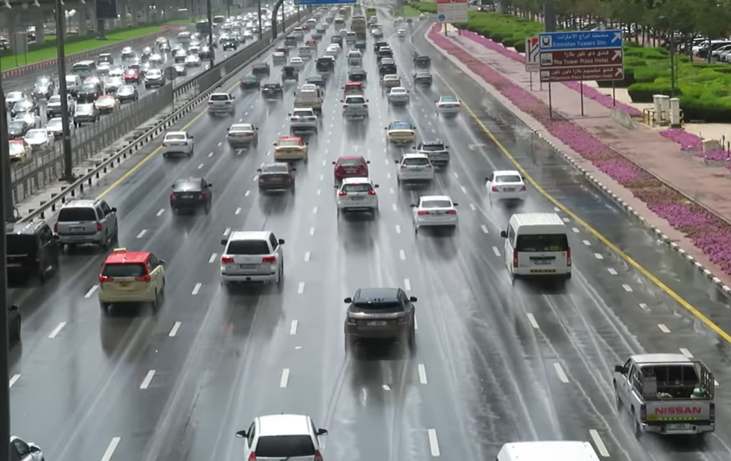 শেখ জায়েদ রোডে দু*র্ঘটনা, গাড়িচালকদের সতর্ক করল দুবাই পুলিশ