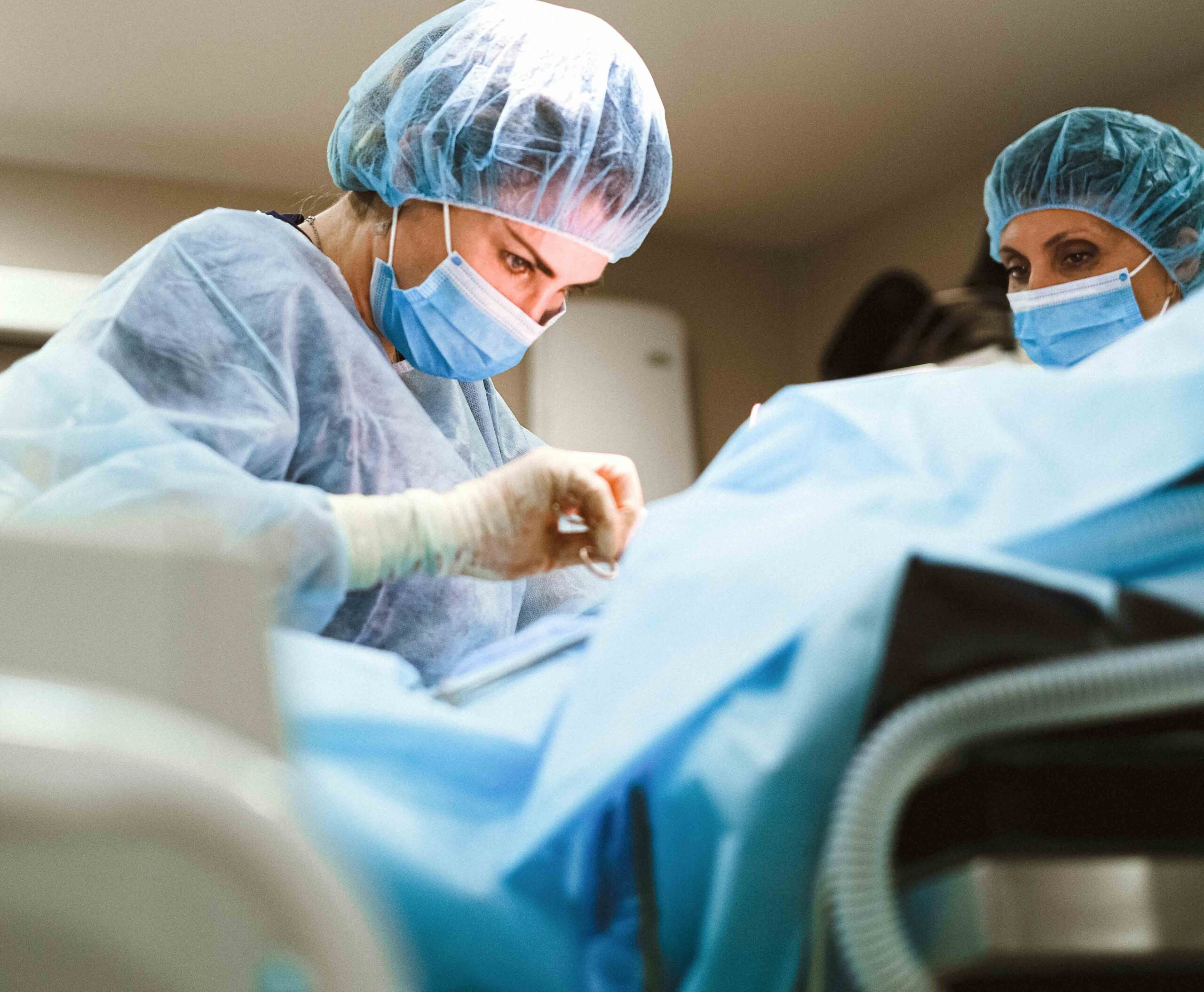 দুবাইয়ে দু*র্ঘটনার শিকার গর্ভবতী নারী ও অনাগত শিশির জীবন বাঁচলো চিকিৎসকের চেষ্টায়