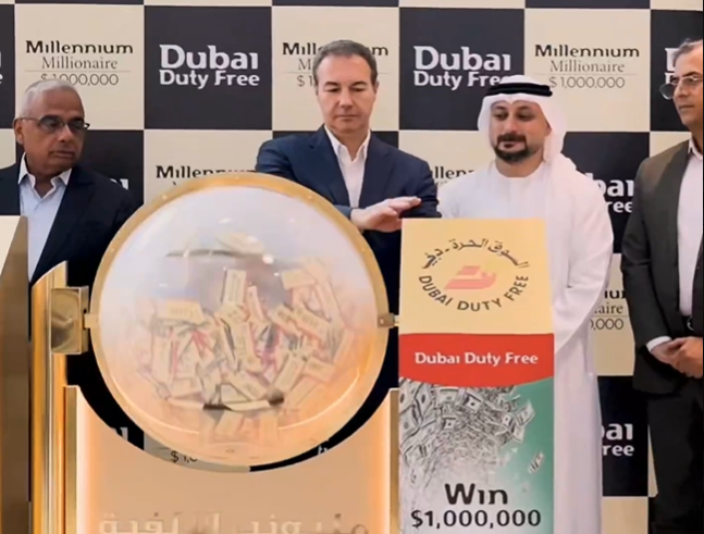 দুবাই ডিউটি ​​ফ্রি ড্রতে জিতলেন ১ মিলিয়ন ডলার জিতলেন এশিয়ান প্রবাসী