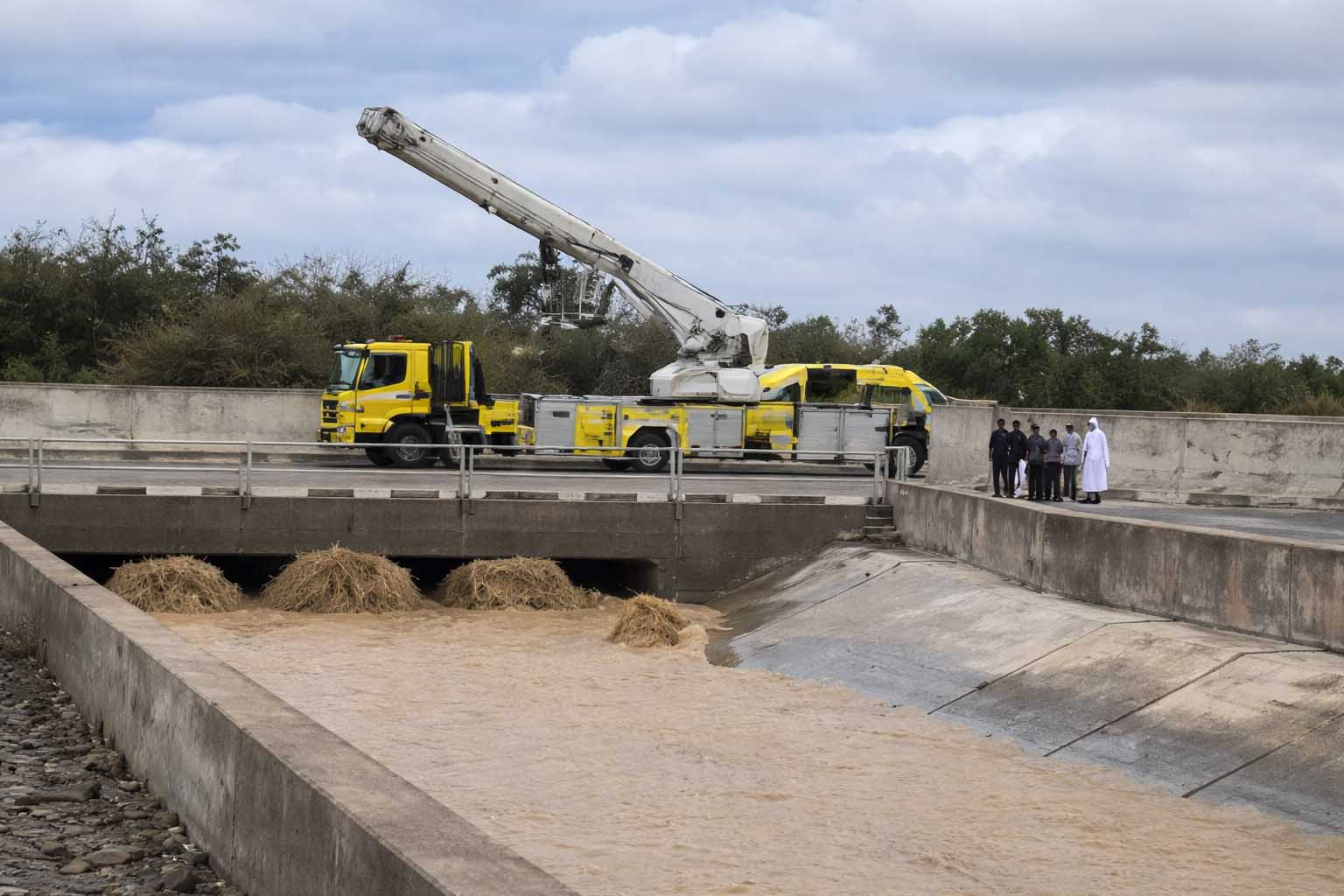 আমিরাতের খোর ফাক্কানে প্রবল স্রোতে ভেসে যাওয়া কিশোরকে উদ্ধার