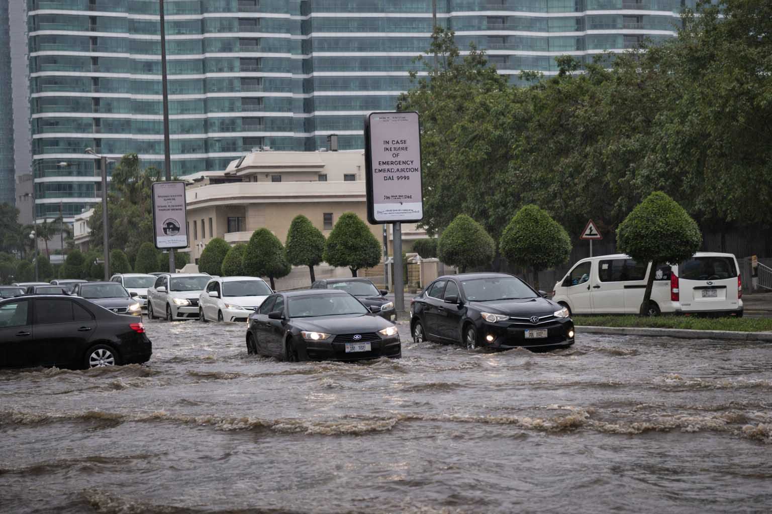 আবুধাবিতে ভারী বৃষ্টি ও শিলাবৃষ্টির সতর্কতা জারি